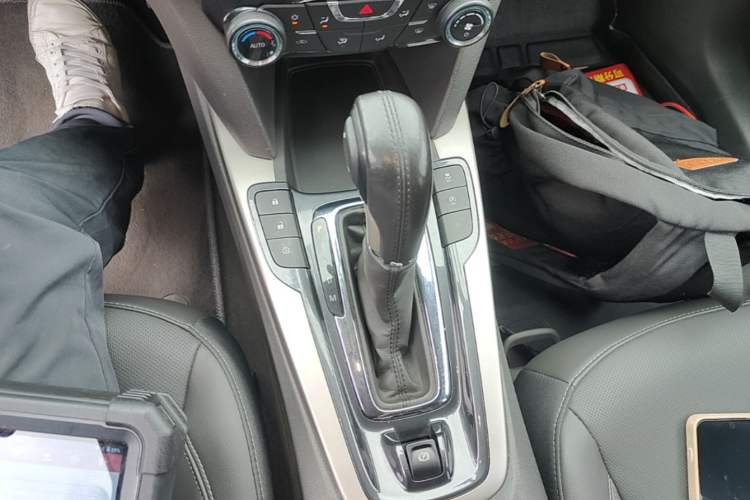 Used Chevrolet Malibu 2018 530T Automatic Fashion Edition Gear Lever