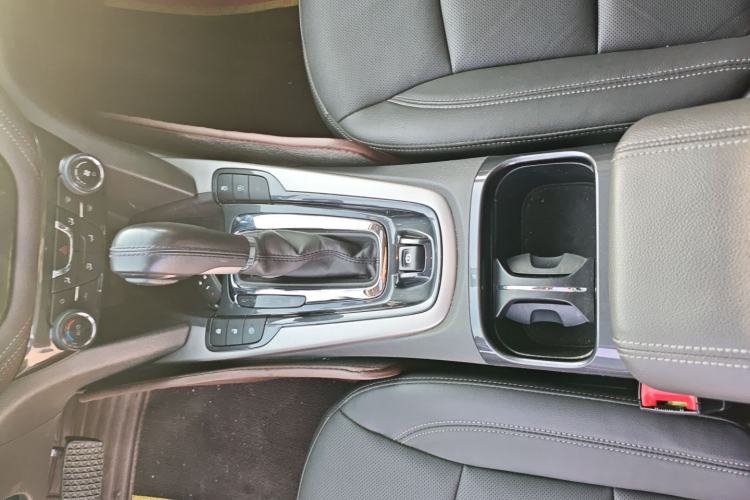 Used Chevrolet Malibu 2018 530T Automatic Fashion Edition Gear Lever