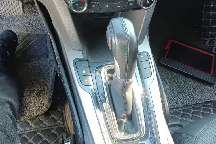 Used Chevrolet Malibu 2018 530T Automatic Fashion Edition Gear Lever
