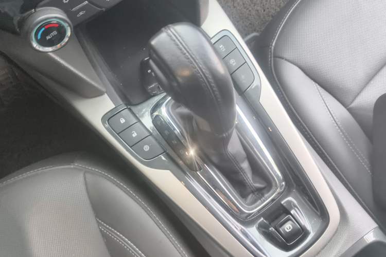 Used Chevrolet Malibu 2018 530T Automatic Luxury Edition Gear Lever