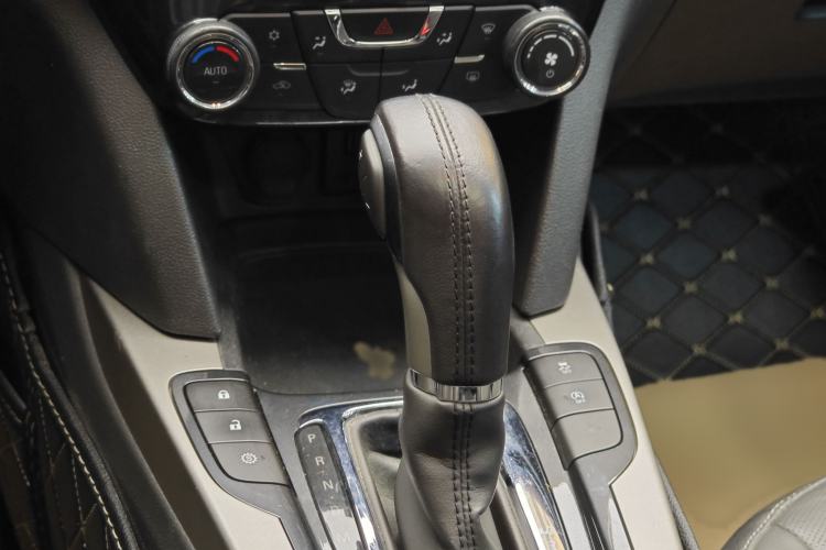 Used Chevrolet Malibu 2018 530T Automatic Luxury Edition Gear Lever