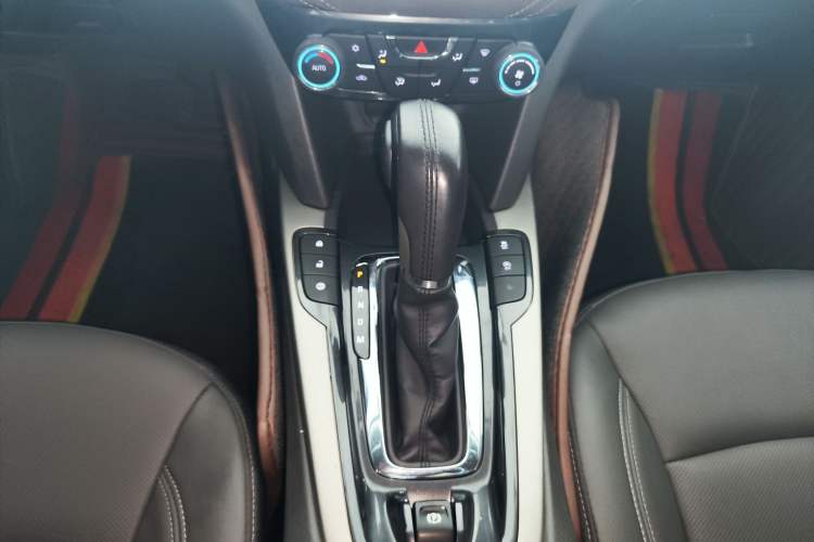Used Chevrolet Malibu 2018 530T Automatic Fashion Edition Gear Lever