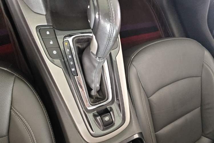 Used Chevrolet Malibu 2018 530T Automatic Fashion Edition Gear Lever