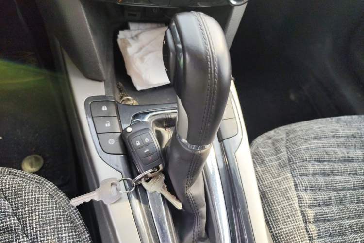 Used Chevrolet Malibu 2018 530T Automatic Fashion Edition Gear Lever