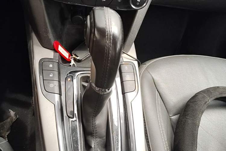 Used Chevrolet Malibu 2018 530T Automatic Fashion Edition Gear Lever