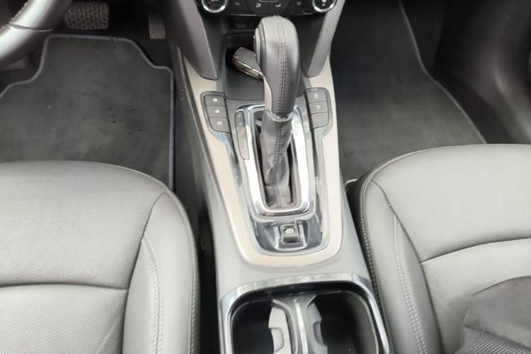 Used Chevrolet Malibu 2018 530T Automatic Fashion Edition Gear Lever