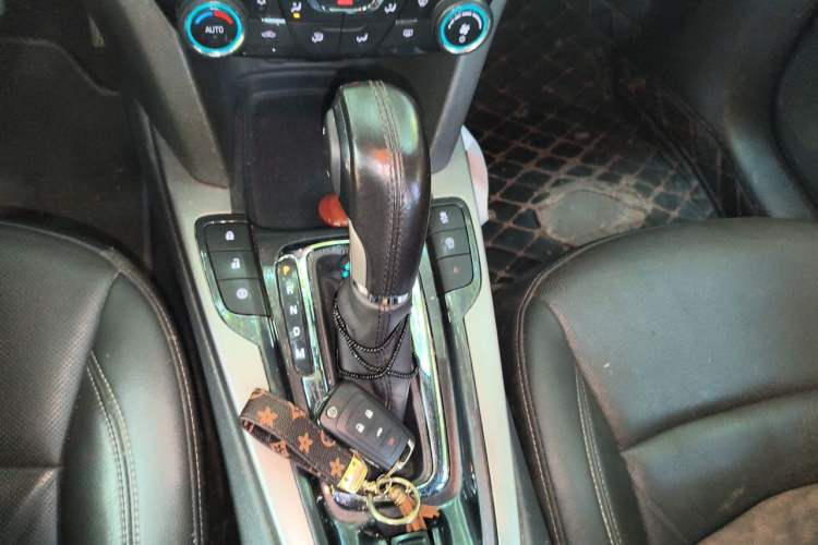 Used Chevrolet Malibu 2018 530T Automatic Luxury Edition Gear Lever