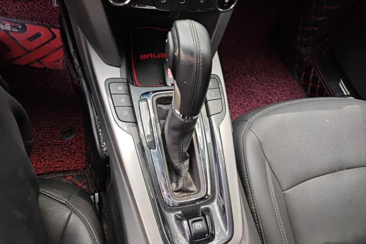 Used Chevrolet Malibu 2018 530T Automatic Luxury Edition Gear Lever