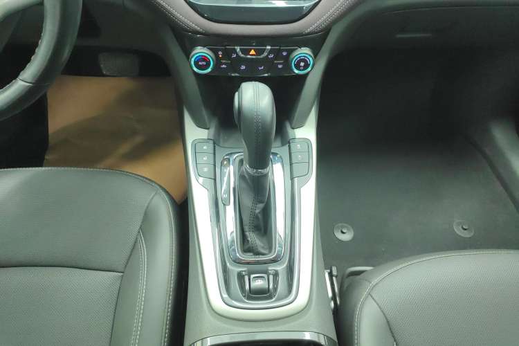 Used Chevrolet Malibu 2018 530T Automatic Fashion Edition Gear Lever