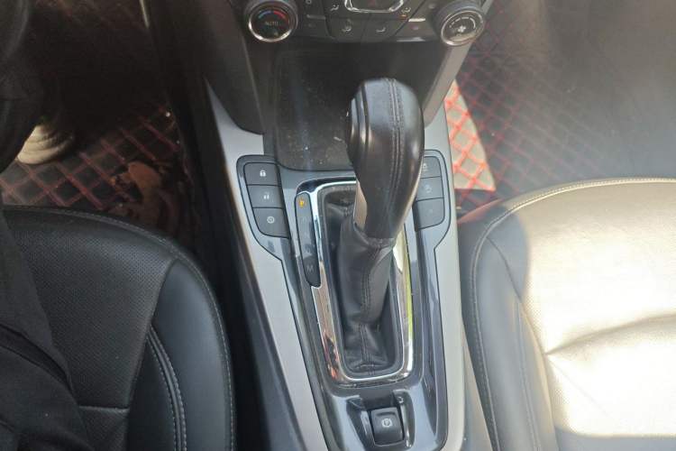 Used Chevrolet Malibu 2018 530T Automatic Fashion Edition Gear Lever