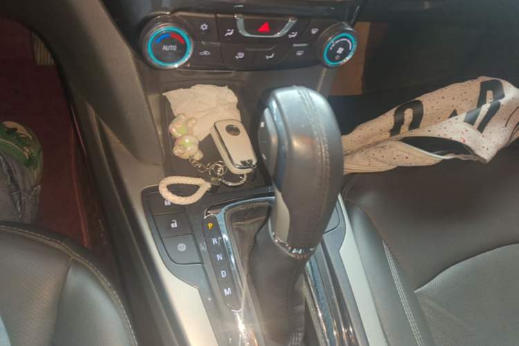 Used Chevrolet Malibu 2018 530T Automatic Fashion Edition Gear Lever