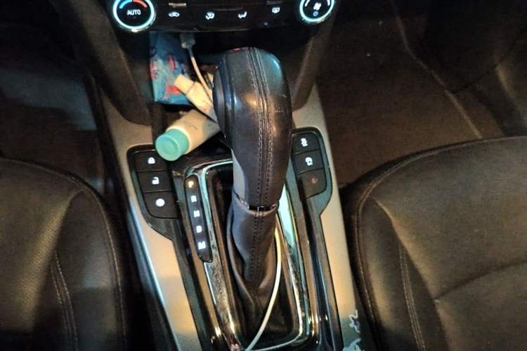 Used Chevrolet Malibu 2018 530T Automatic Fashion Edition Gear Lever