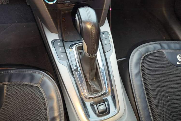 Used Chevrolet Malibu 2018 530T Automatic Fashion Edition Gear Lever