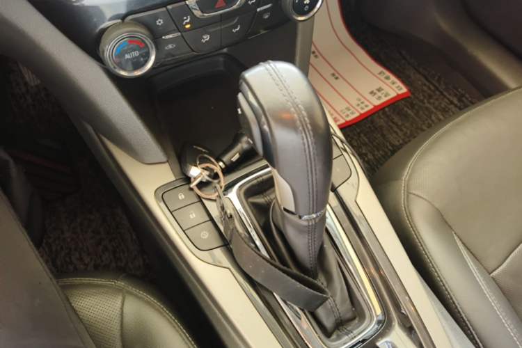 Used Chevrolet Malibu 2018 530T Automatic Fashion Edition Gear Lever