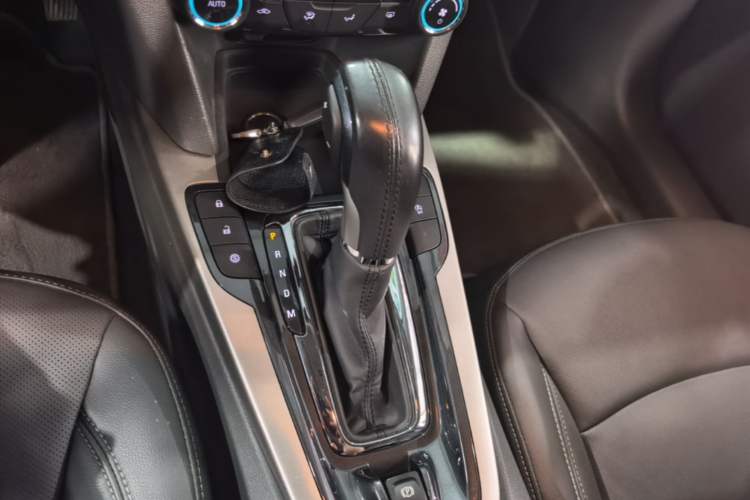 Used Chevrolet Malibu 2018 530T Automatic Fashion Edition Gear Lever