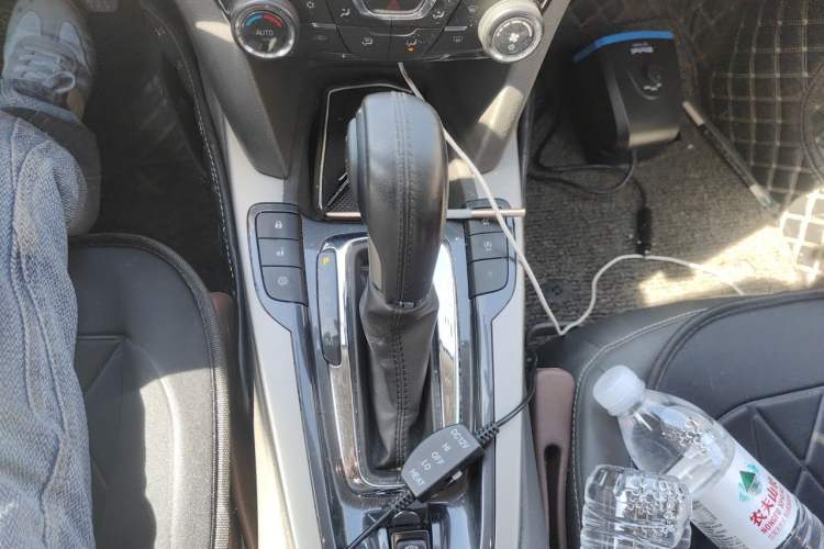 Used Chevrolet Malibu 2018 530T Automatic Fashion Edition Gear Lever