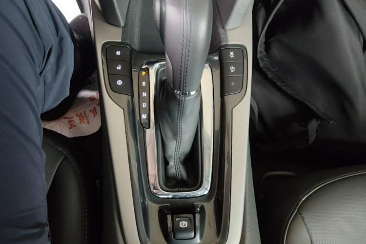 Used Chevrolet Malibu 2018 530T Automatic Luxury Edition Gear Lever
