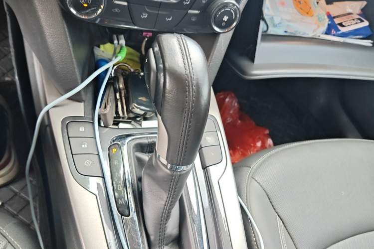 Used Chevrolet Malibu 2018 530T Automatic Fashion Edition Gear Lever
