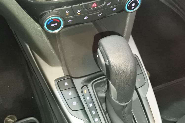 Used Chevrolet Malibu 2018 530T Automatic Comfort Edition Gear Lever