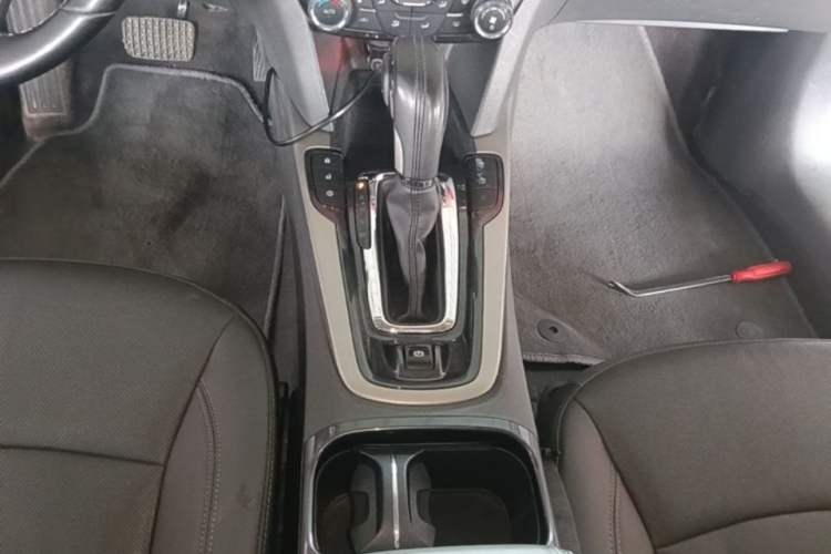 Used Chevrolet Malibu 2018 530T Automatic Fashion Edition Gear Lever