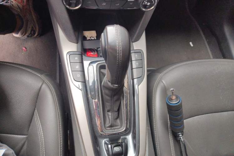 Used Chevrolet Malibu 2018 530T Automatic Fashion Edition Gear Lever