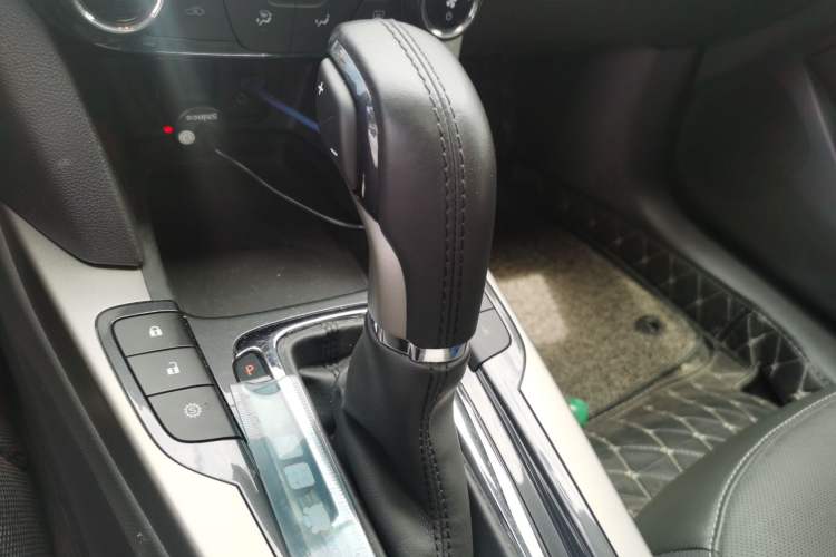 Used Chevrolet Malibu 2018 530T Automatic Fashion Edition Gear Lever