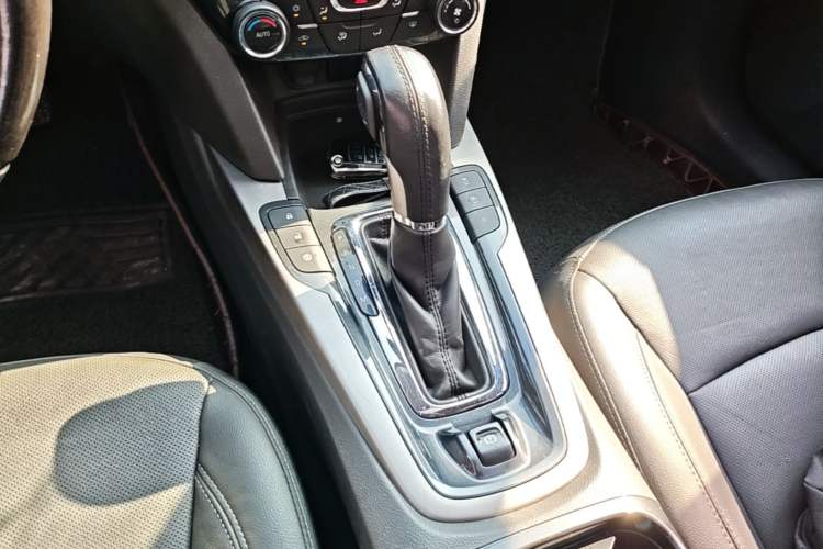 Used Chevrolet Malibu 2018 530T Automatic Luxury Edition Gear Lever