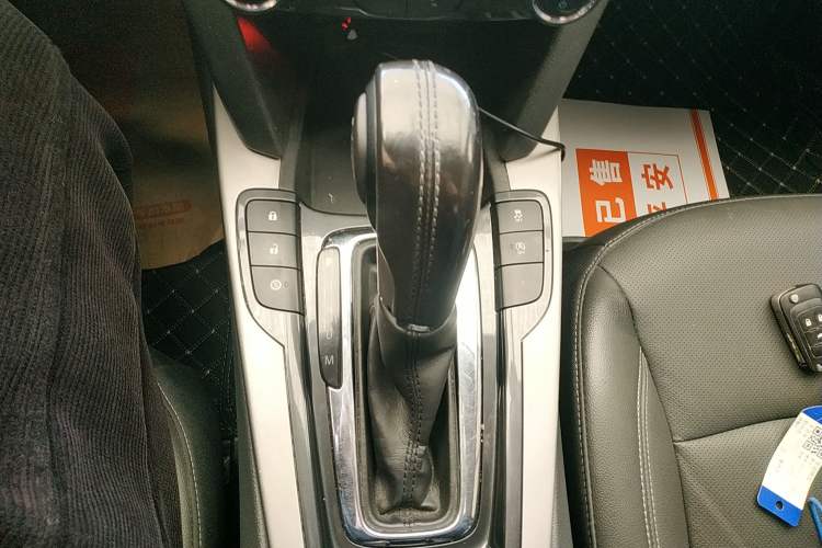 Used Chevrolet Malibu 2018 530T Automatic Fashion Edition Gear Lever