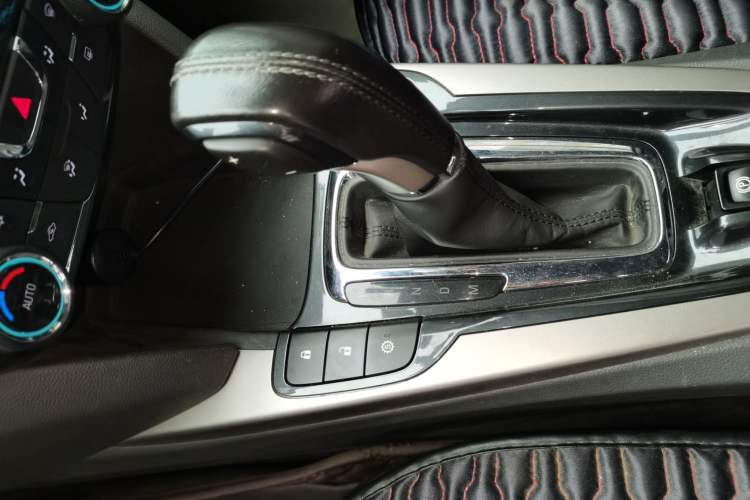 Used Chevrolet Malibu 2018 530T Automatic Fashion Edition Gear Lever