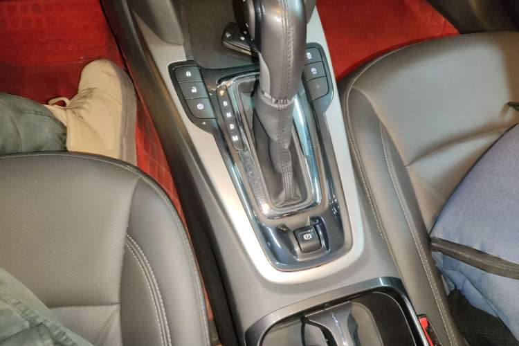 Used Chevrolet Malibu 2018 530T Automatic Fashion Edition Gear Lever