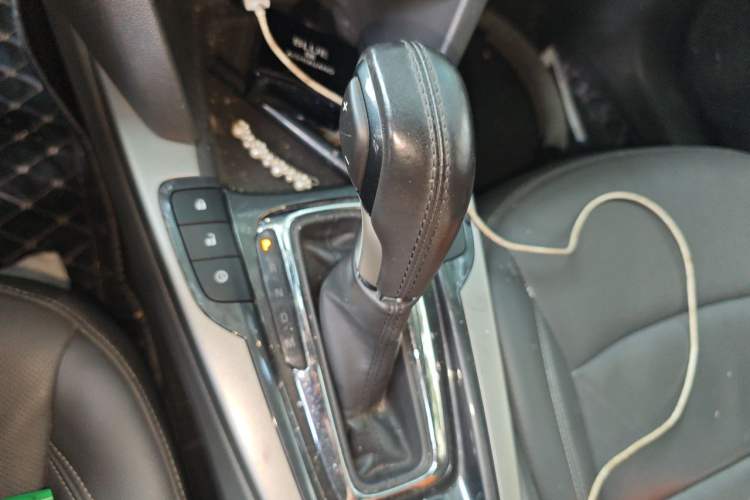 Used Chevrolet Malibu 2018 530T Automatic Fashion Edition Gear Lever