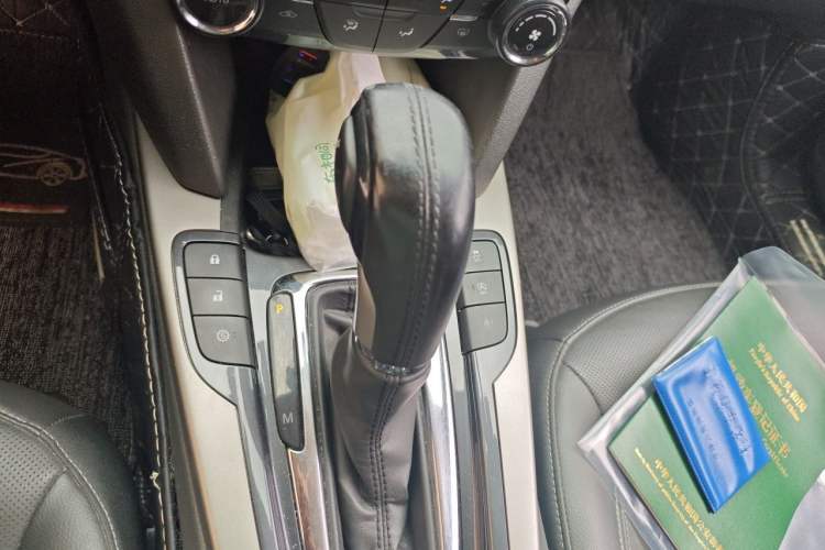 Used Chevrolet Malibu 2018 530T Automatic Fashion Edition Gear Lever