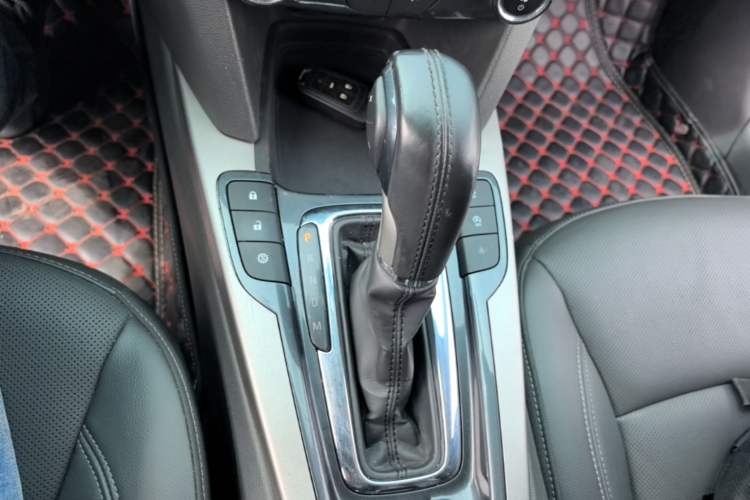 Used Chevrolet Malibu 2018 530T Automatic Fashion Edition Gear Lever