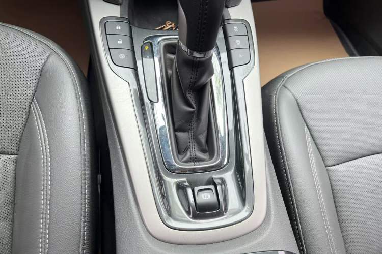 Used Chevrolet Malibu 2018 530T Automatic Luxury Edition Gear Lever