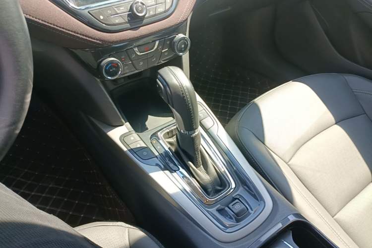 Used Chevrolet Malibu 2018 530T Automatic Luxury Edition Gear Lever