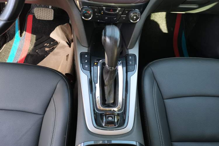 Used Chevrolet Malibu 2018 530T Automatic Fashion Edition Gear Lever