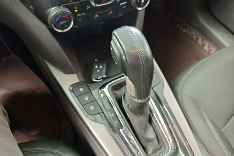 Used Chevrolet Malibu 2018 530T Automatic Fashion Edition Gear Lever