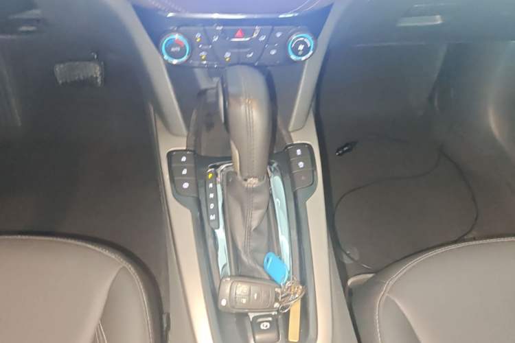 Used Chevrolet Malibu 2018 530T Automatic Fashion Edition Gear Lever