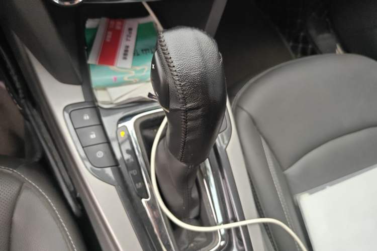 Used Chevrolet Malibu 2018 530T Automatic Fashion Edition Gear Lever