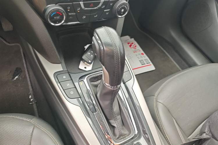 Used Chevrolet Malibu 2018 530T Automatic Fashion Edition Gear Lever