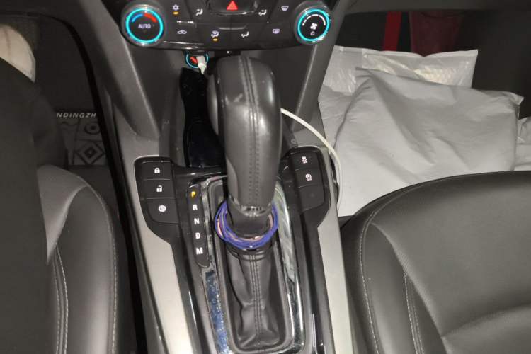 Used Chevrolet Malibu 2018 530T Automatic Fashion Edition Gear Lever