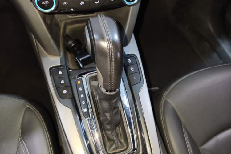 Used Chevrolet Malibu 2018 530T Automatic Fashion Edition Gear Lever
