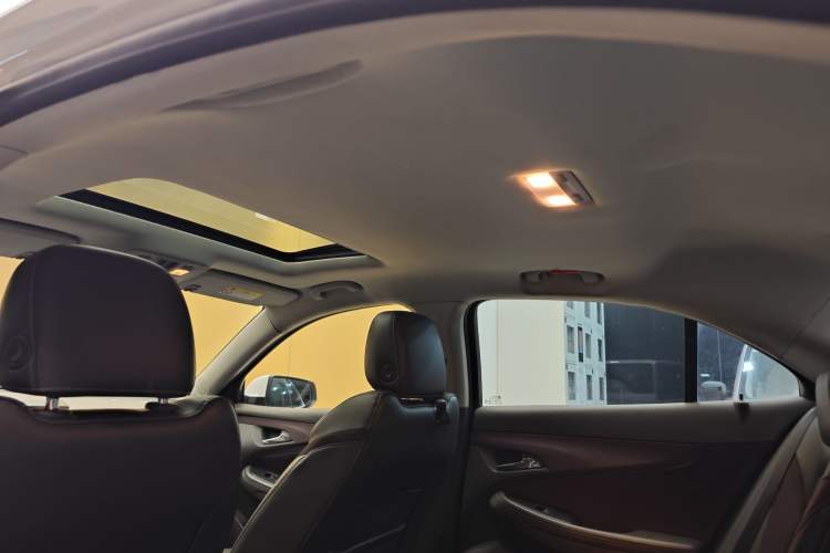 Used Chevrolet Malibu 2018 530T Automatic Luxury Edition Headliner