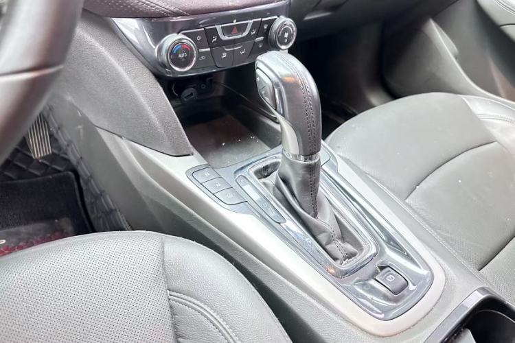 Used Chevrolet Malibu 2018 530T Automatic Fashion Edition Interior 1