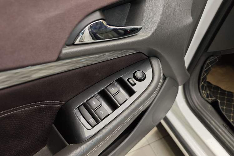 Used Chevrolet Malibu 2018 530T Automatic Luxury Edition Interior 11