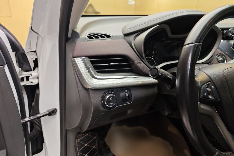 Used Chevrolet Malibu 2018 530T Automatic Luxury Edition Interior 12