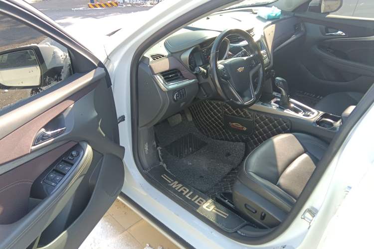Used Chevrolet Malibu 2018 530T Automatic Fashion Edition Interior 3