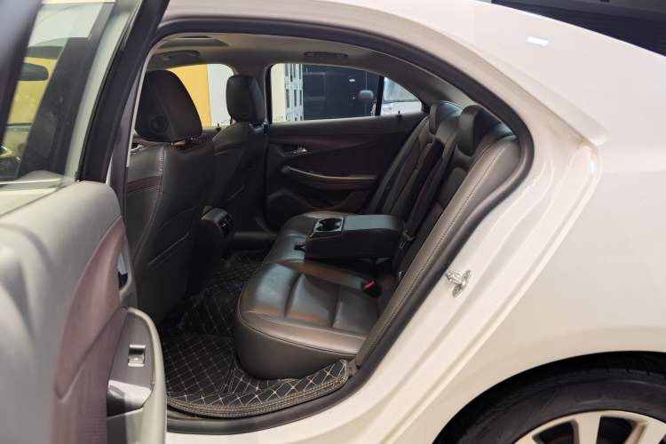 Used Chevrolet Malibu 2018 530T Automatic Luxury Edition Interior 3