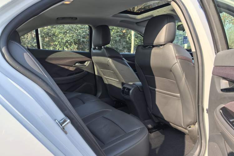 Used Chevrolet Malibu 2018 530T Automatic Luxury Edition Interior 3