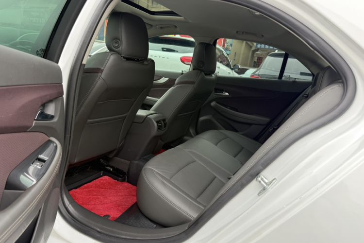 Used Chevrolet Malibu 2018 530T Automatic Luxury Edition Interior 3